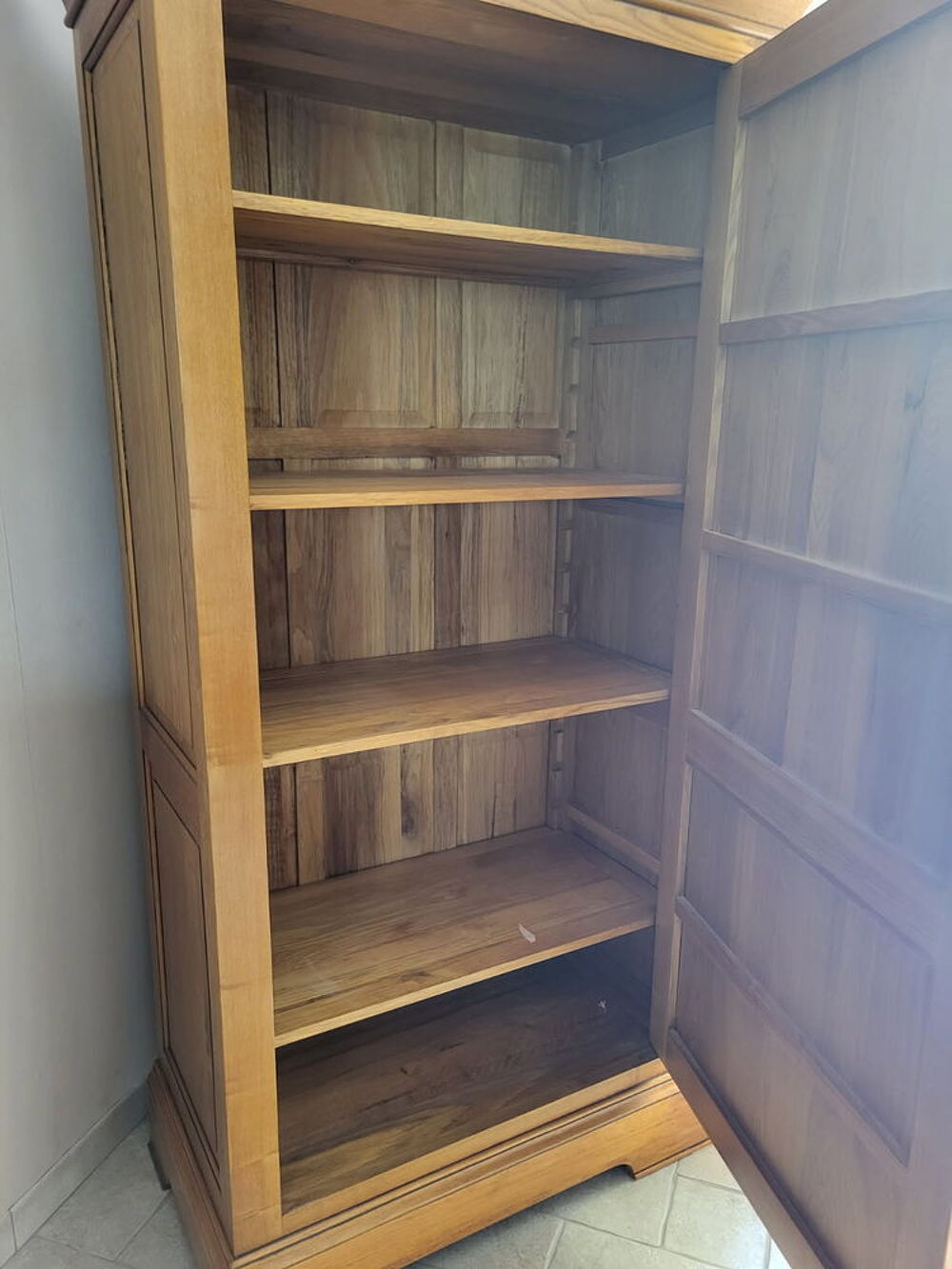 Armoire en Fr&ecirc;ne dor&eacute; Meubles