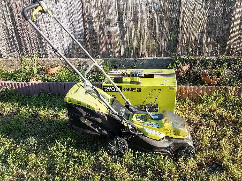 Tondeuse batterie Ryobi 18V RY18;37 cm+batterie 5Ah + charg
Jardin