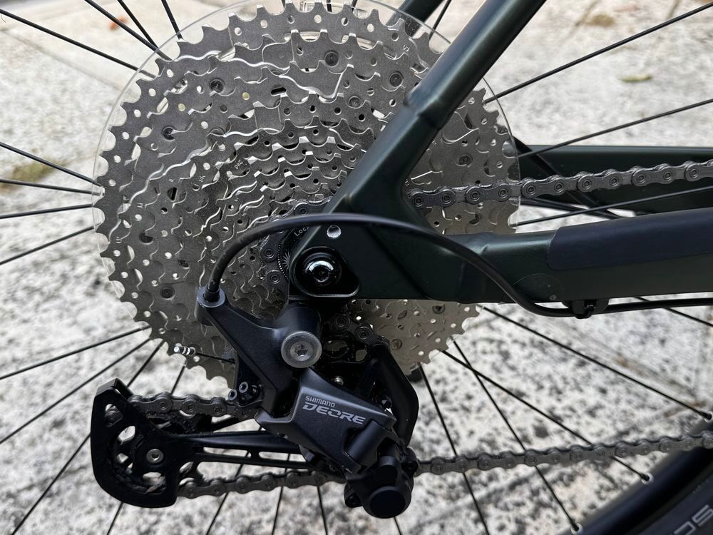 Velo Hibride Canyon pathlite on 4 , Il a &eacute;t&eacute; achet&eacute; en janvier 2024 Taille M, elle est presque neuf, sauf qu'il n'a pas d'emballage, avec 98km Vélos