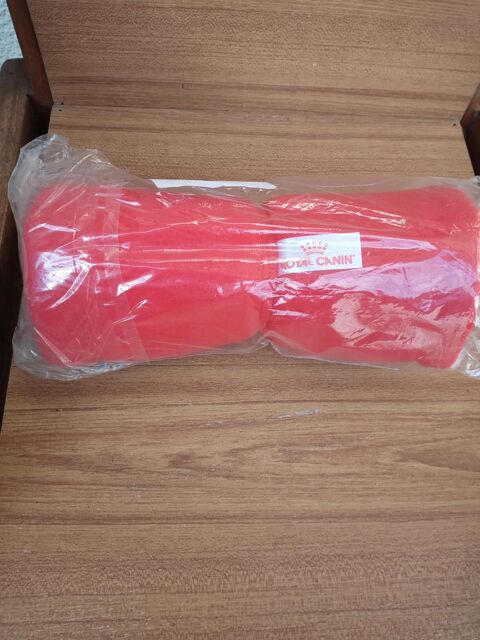Couverture polaire royal canin 5 54150 Briey