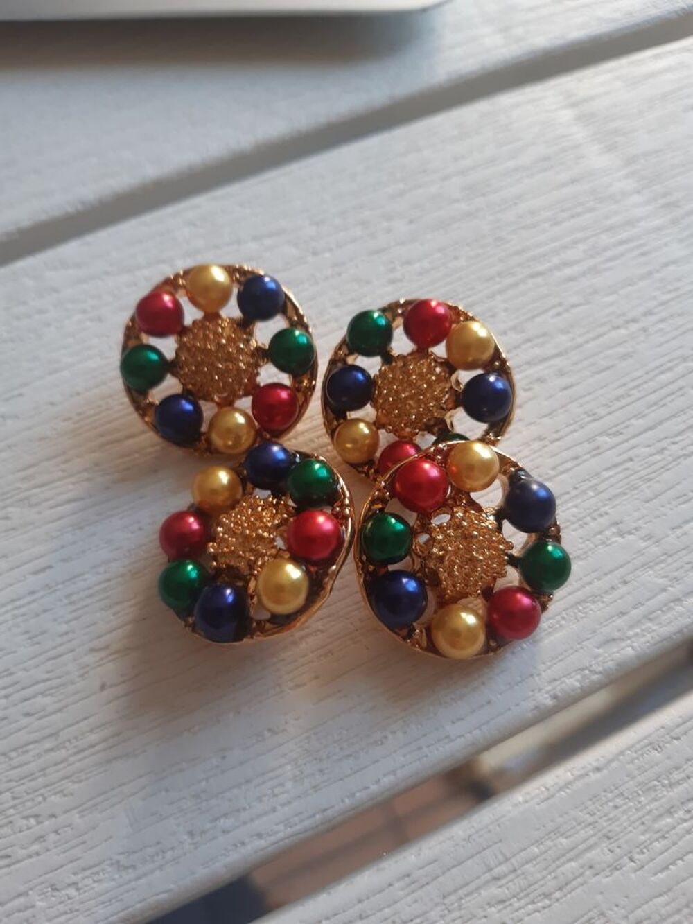 Lot 4 boutons couture m&eacute;talliques multicolores Bijoux et montres
