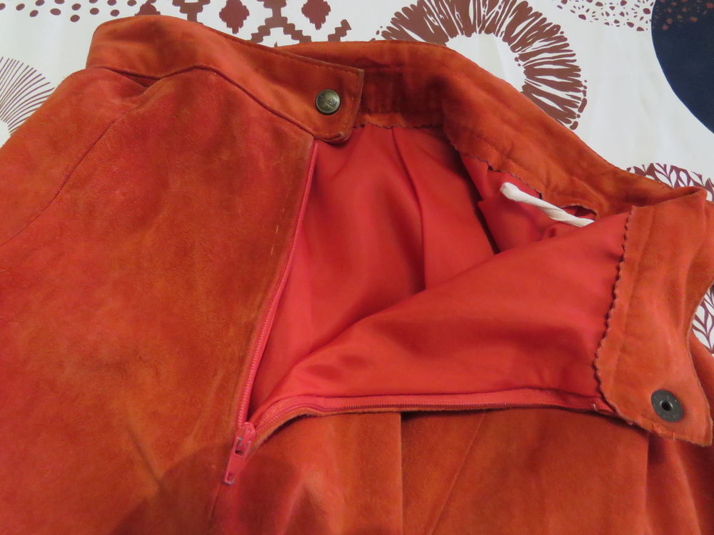 Ensemble veste et jupe rouge en daim Vêtements