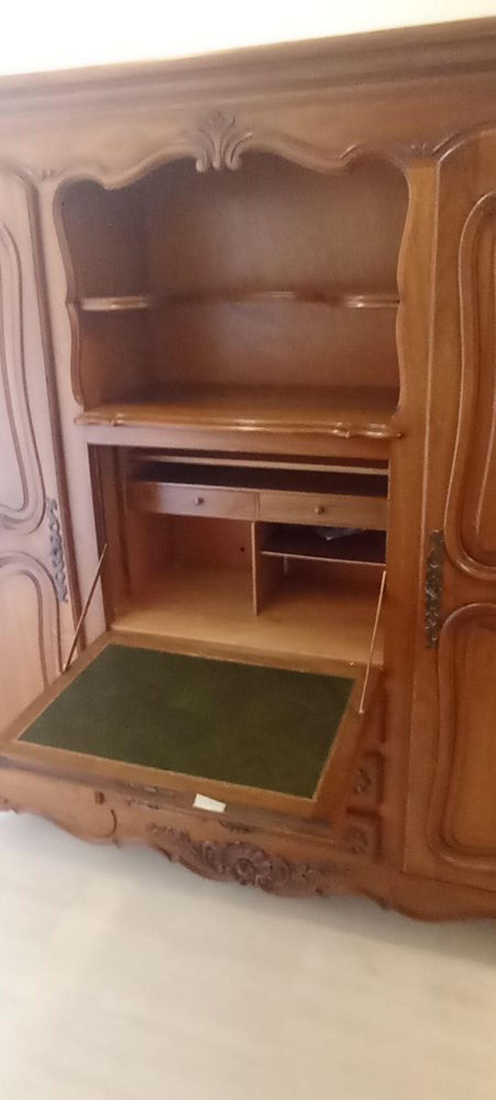 Grand buffet en noyer Meubles