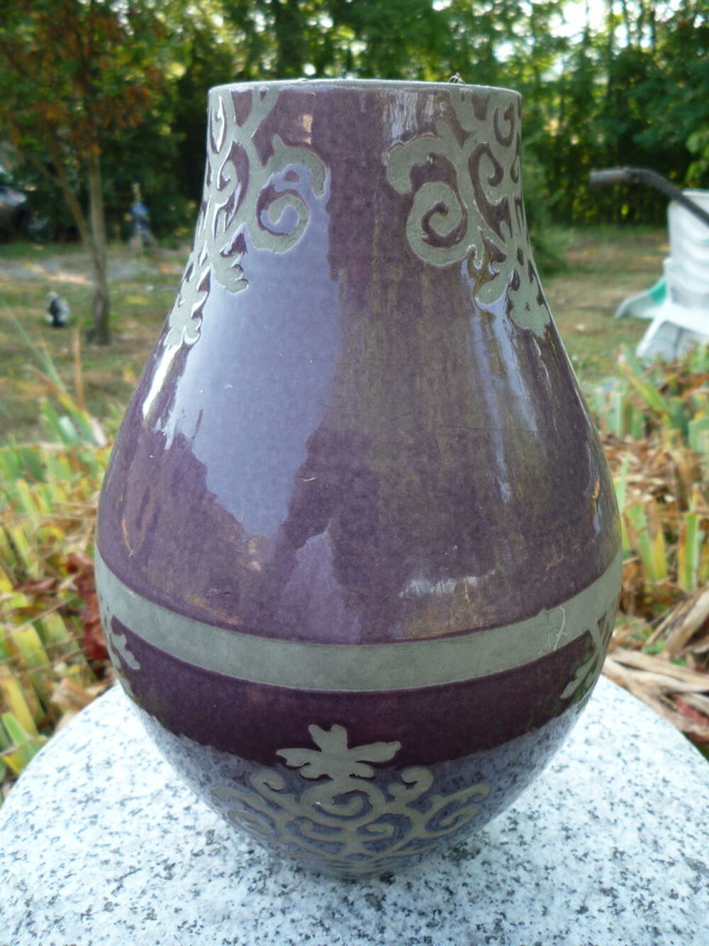 Vase gr&egrave;s &eacute;maill&eacute;e
h 25cm
diam&egrave;tre 17cm Dcoration