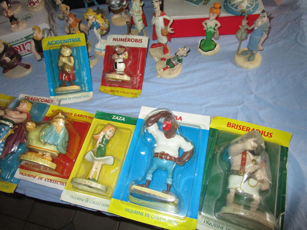  LOT 42 VIEILLES FIGURINES SERIE ASTERIX OBELIX RESINE 