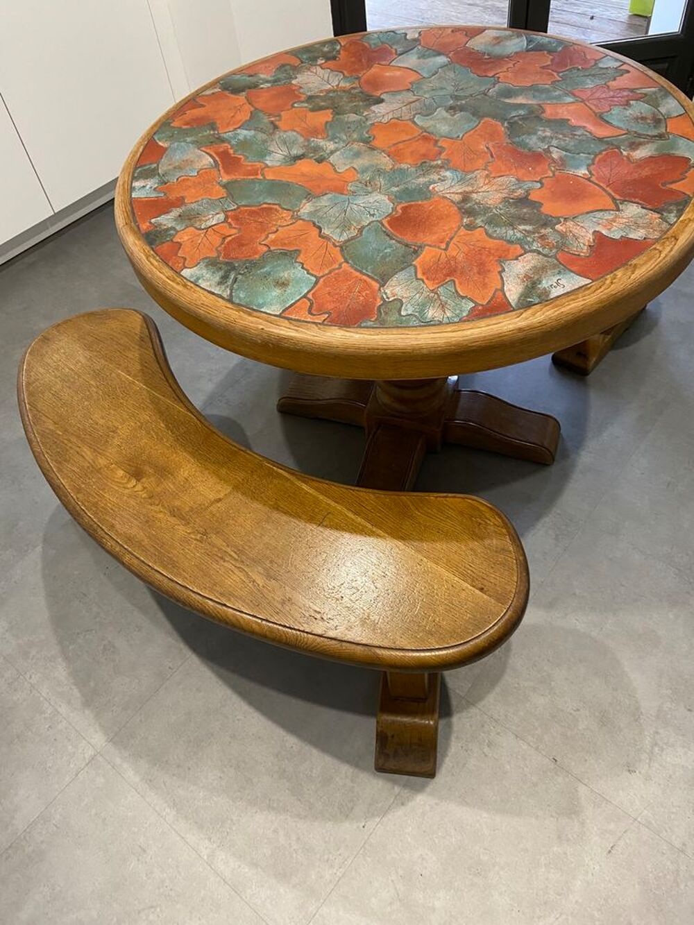 table ovale en ch&ecirc;ne de 103 &times; 103 cm hauteur 75 avec 2 banc Meubles