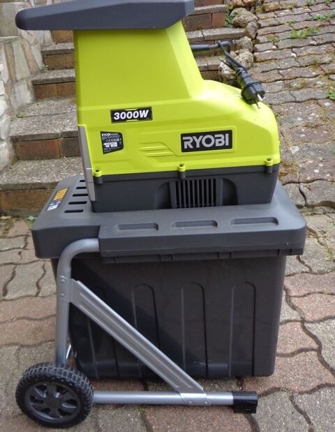 BROYEUR DE VEGETAUX RYOBI 3000 WATTS 
Pacy-sur-Eure (27)