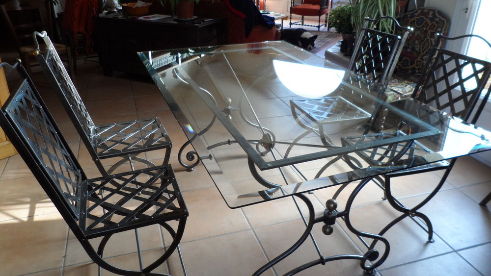Table 4 chaises Meubles