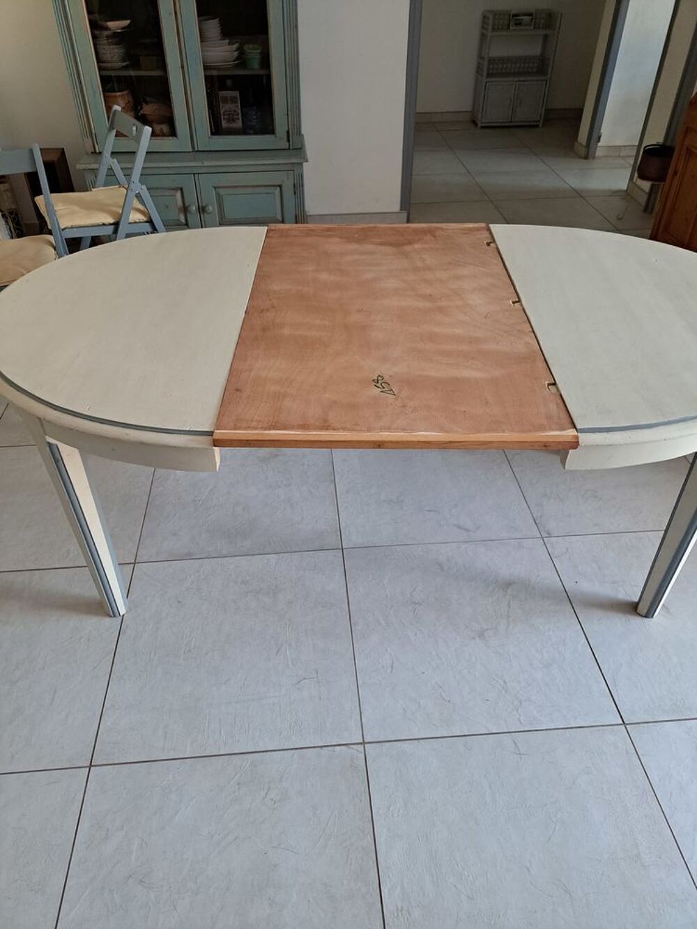 Table repas ovale pouvant accueillir jusqu'&agrave; 10 convives Meubles