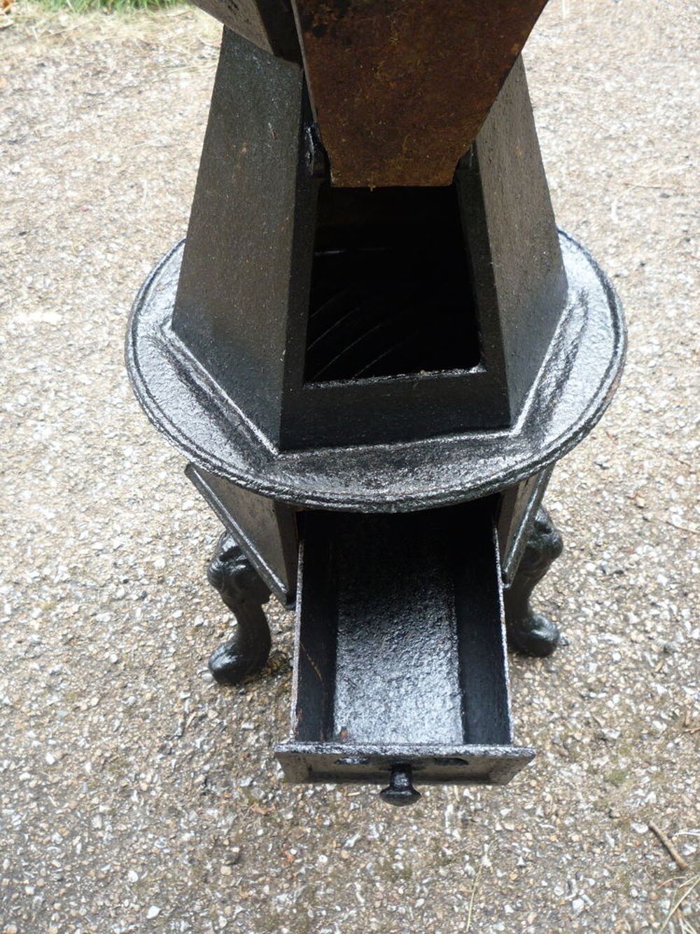 Ancien fourneau chauffe fers &agrave; repasser/po&ecirc;le bois fonte
Bricolage