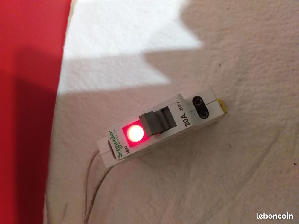 Interrupteur de commande &agrave; voyant lumineux 230V - 20A 2P 250 Bricolage