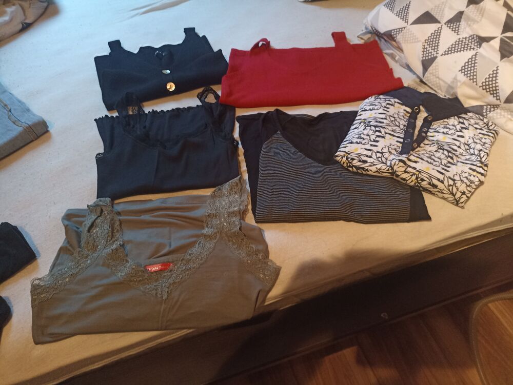 BONNES AFFAIRES Vêtements