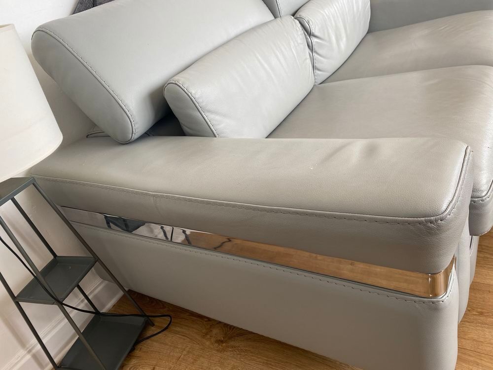 Canap&eacute; et 2 fauteuils en cuir Meubles