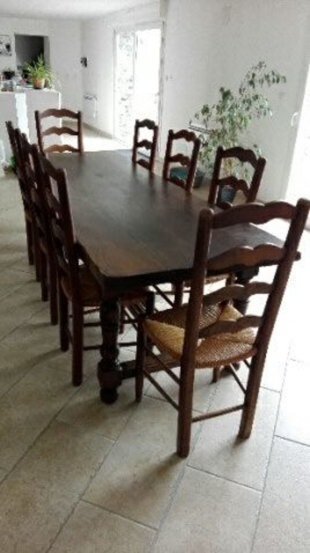 Table de ferme et 8 chaises Meubles
