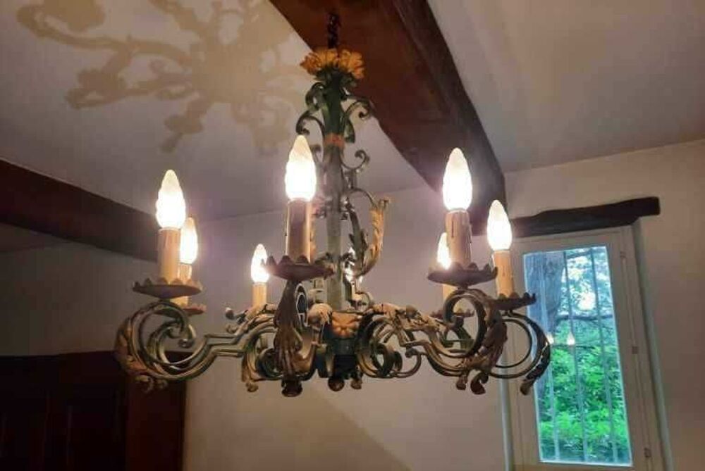 Lustre de taverne fran&ccedil;ais ancien en fer ancien &agrave; 8 feux.Double allumage Décoration