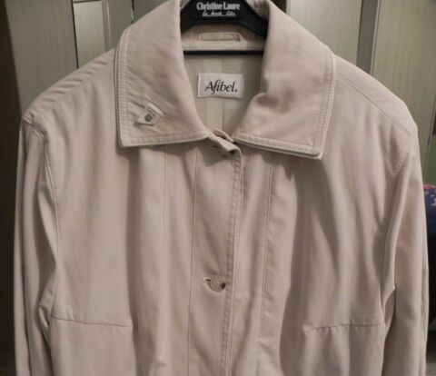 Veste beige Afibel, �tat neuf, taille 46/48, tr�s douce. 25 Villars-les-Dombes (01)
