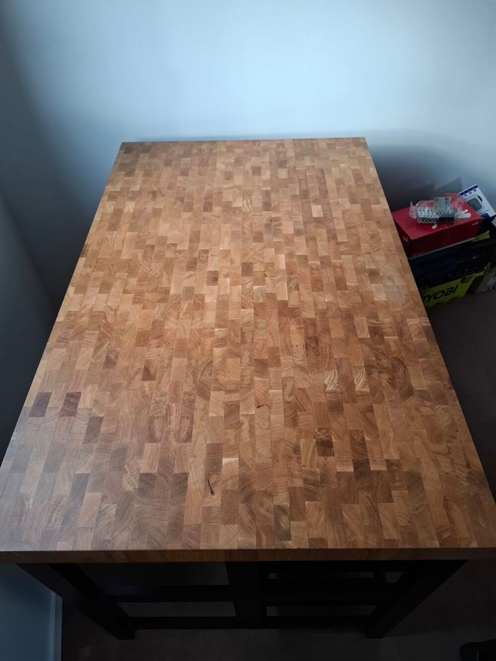 Table en bois ikea avec &eacute;tag&egrave;res Meubles