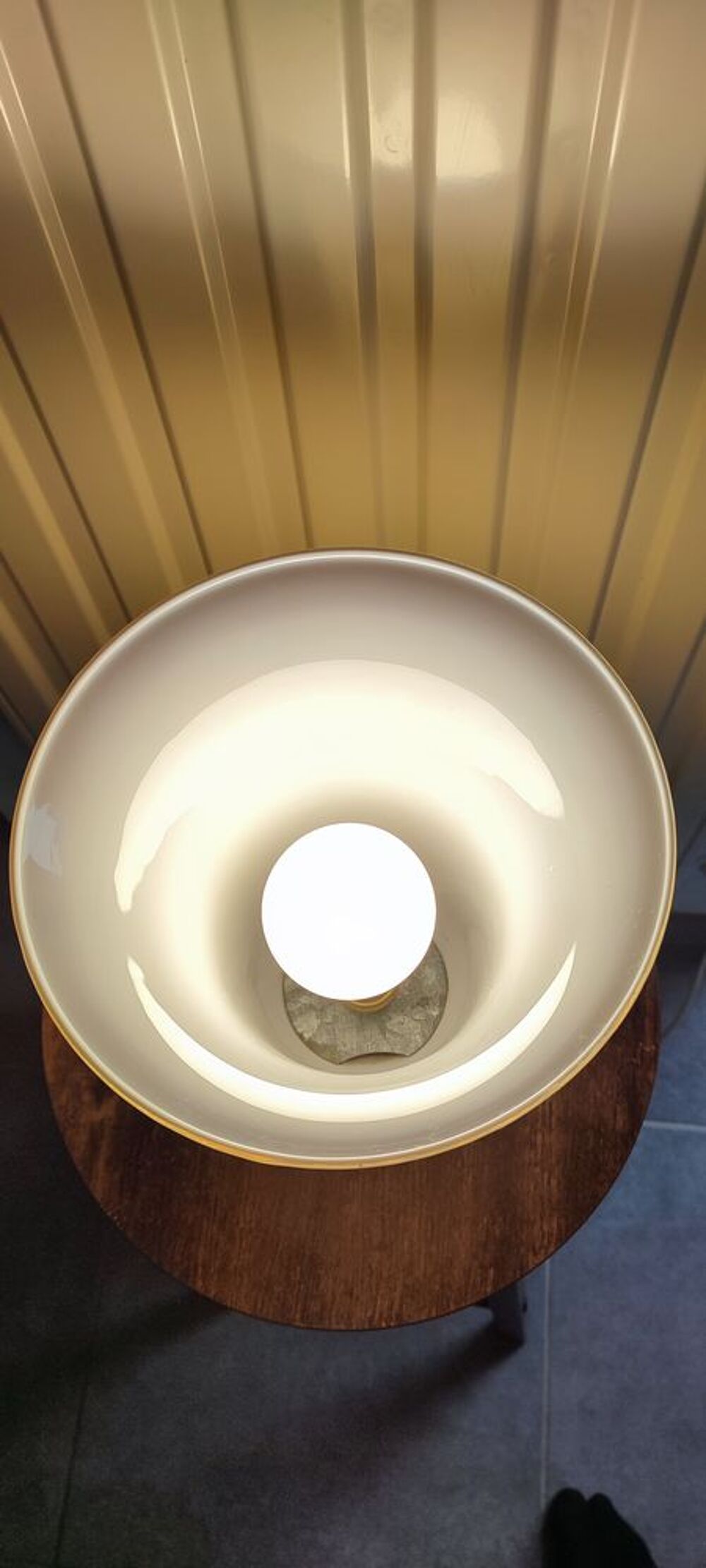 Lampe &agrave; poser , opaline tulipe Art d&eacute;co 
