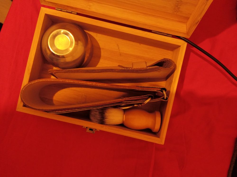 coupe choux, blaireau et ensemble de rasage Meubles