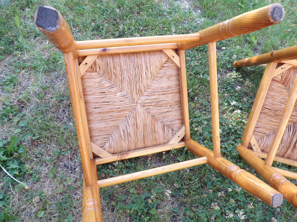 5 chaises en pailles Meubles
