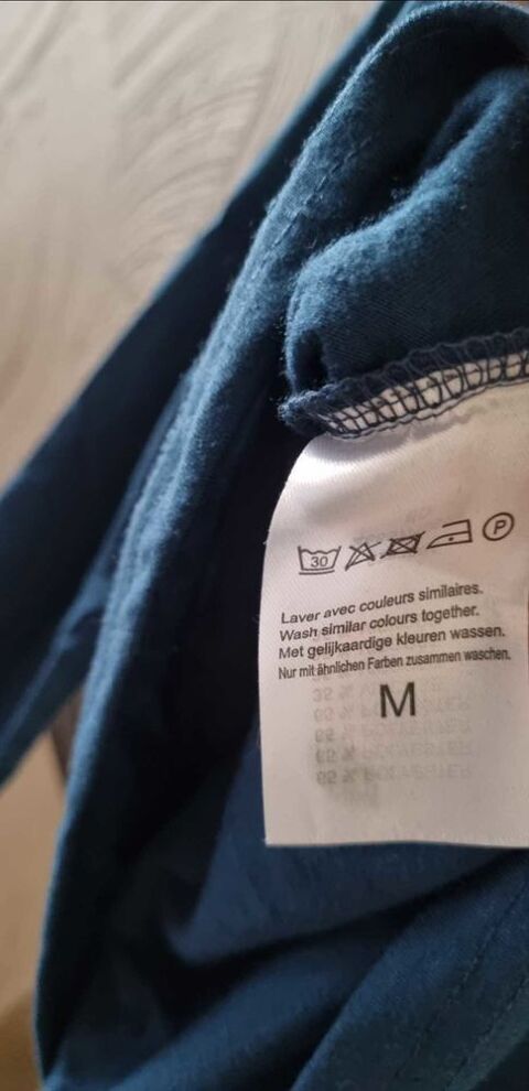 Tee shirt manches longues Damart. Taille M 20 Oullins (69)