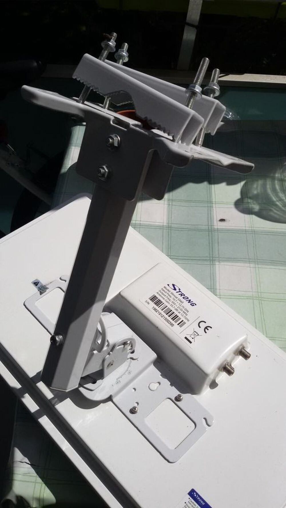 Vend antenne satellite rectangulaire 2 sorties.
Matriel informatique