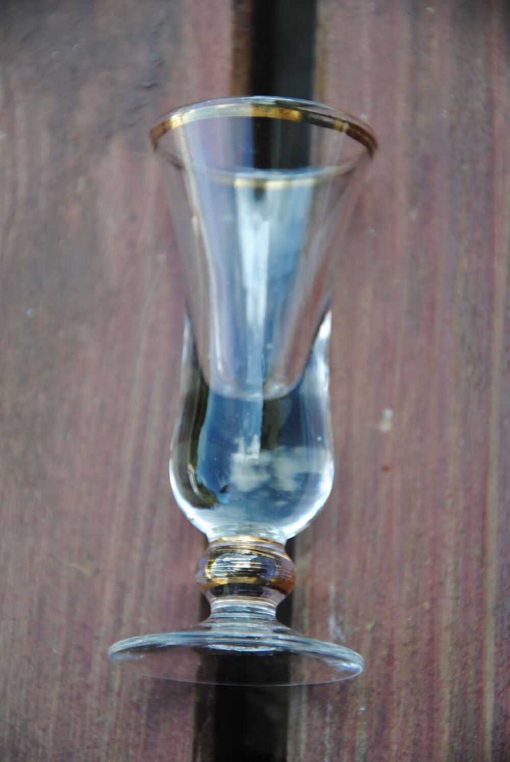 Petit verre &agrave; liqueur sur pied Décoration
