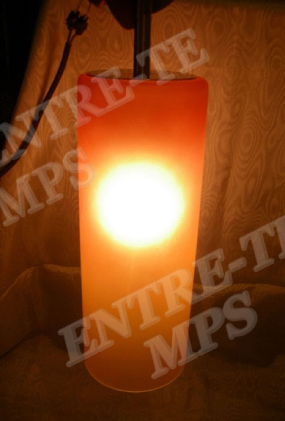 2 GRANDES SUSPENSIONS EN VERRE CYLINDRIQUE ORANG&Eacute; BAR SEVENT Décoration