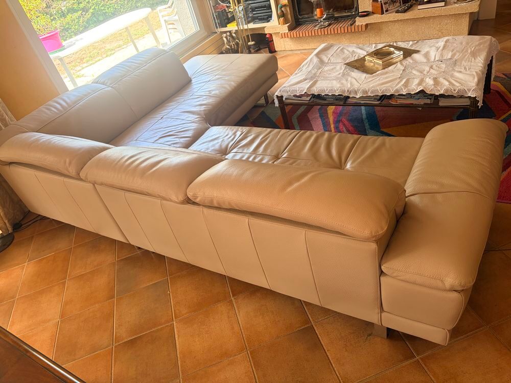 Canap&eacute; d'angle cuir beige 3.00 x 2.35 t&ecirc;ti&egrave;res r&eacute;glables Meubles