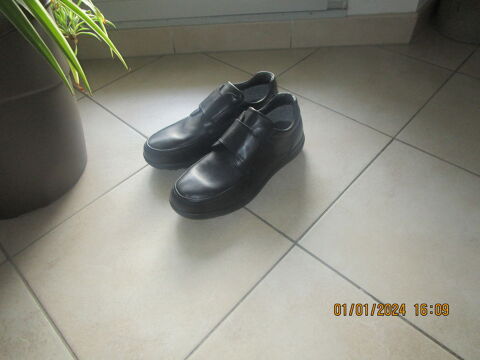 Chaussures noires en 45, confortables GORE-TEX  60 Dijon (21)
