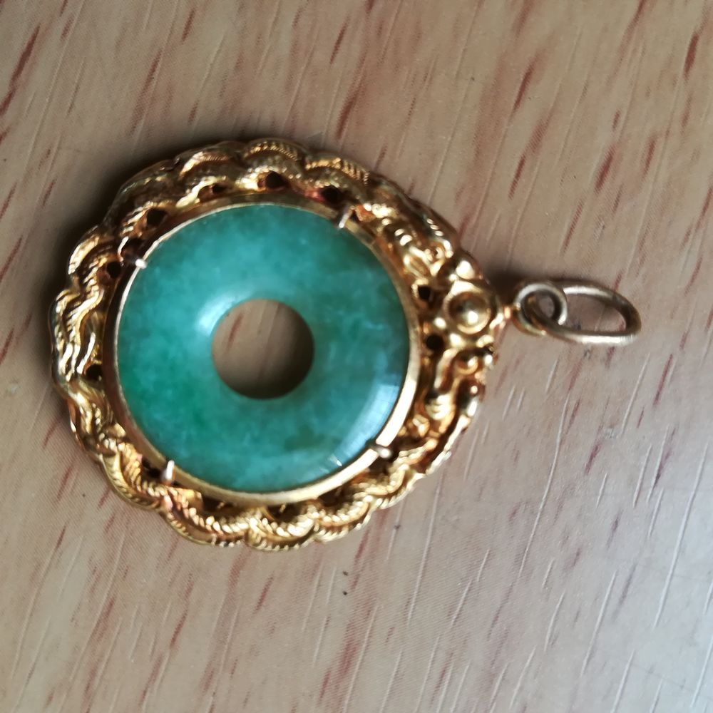 M&eacute;daille en JADE
Bijoux et montres