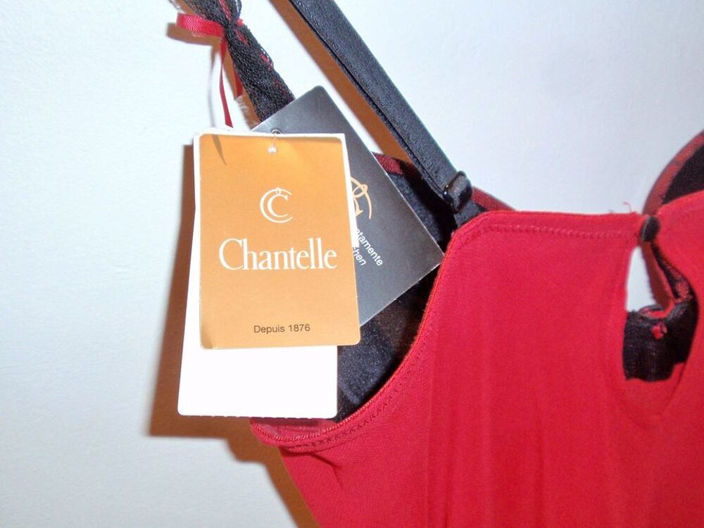 Nuisette rouge CHANTELLE neuf. Vêtements