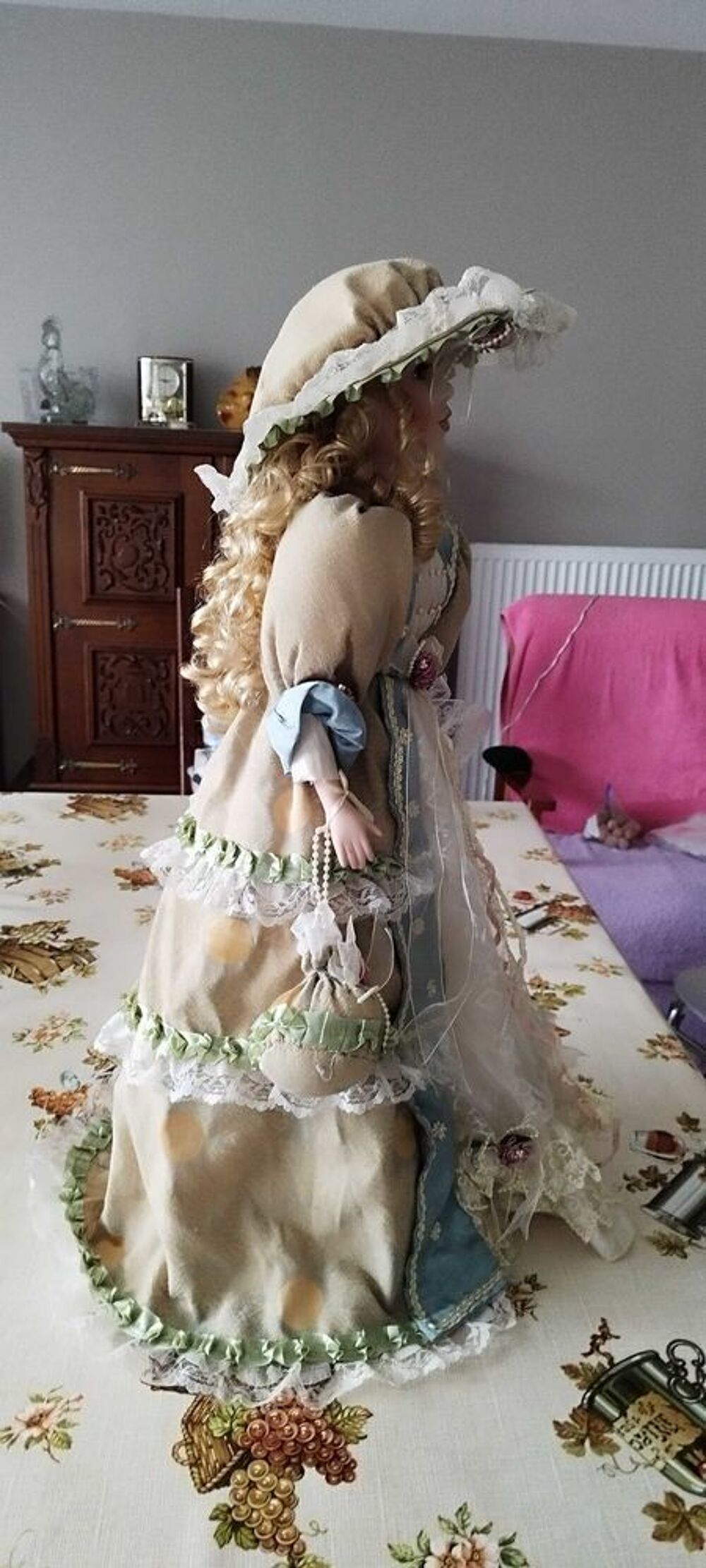 POUPEE De COLLECTION En PORCELAINE. 