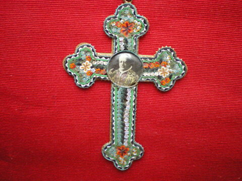 Croix en laiton et micro-mosaïque. 100 Caen (14)