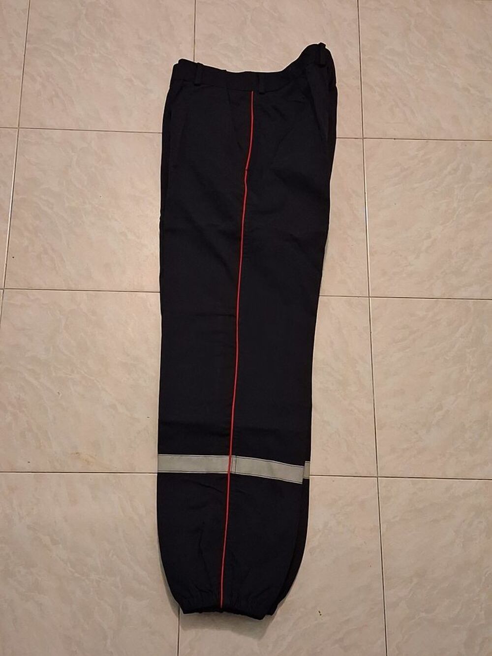 PANTALONS DE TRAVAIL SAPEUR POMPIER NEUFS Vêtements