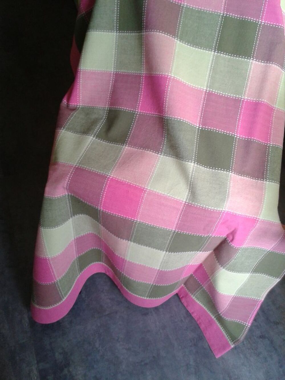 Nappe &agrave; carreaux neuve en coton Cuisine