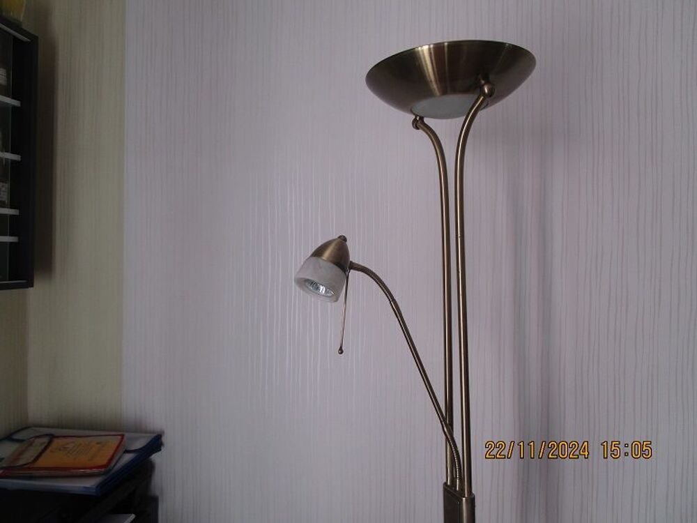 Lampadaire de salon avec liseuse Dcoration