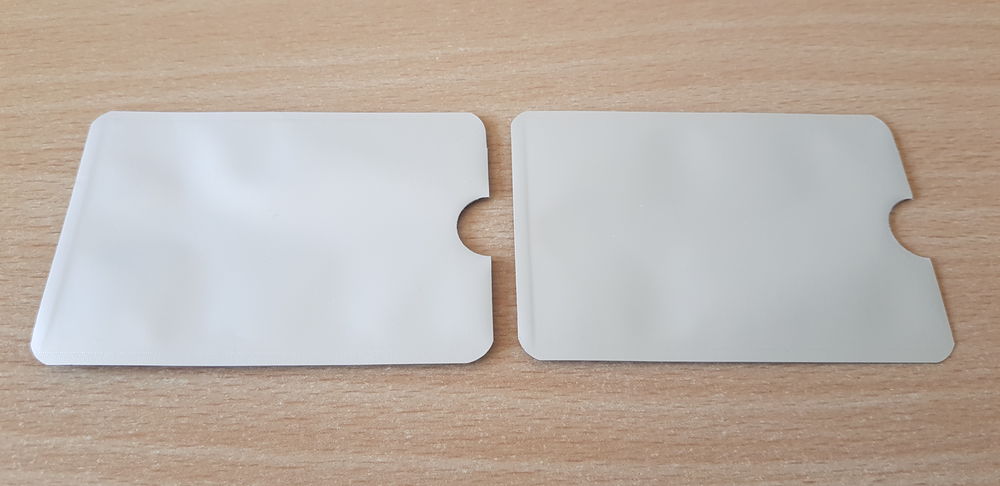 Prot&egrave;ge carte Anti RFID, 
lot de 2 prot&egrave;ges carte bancaire 
Matériel informatique