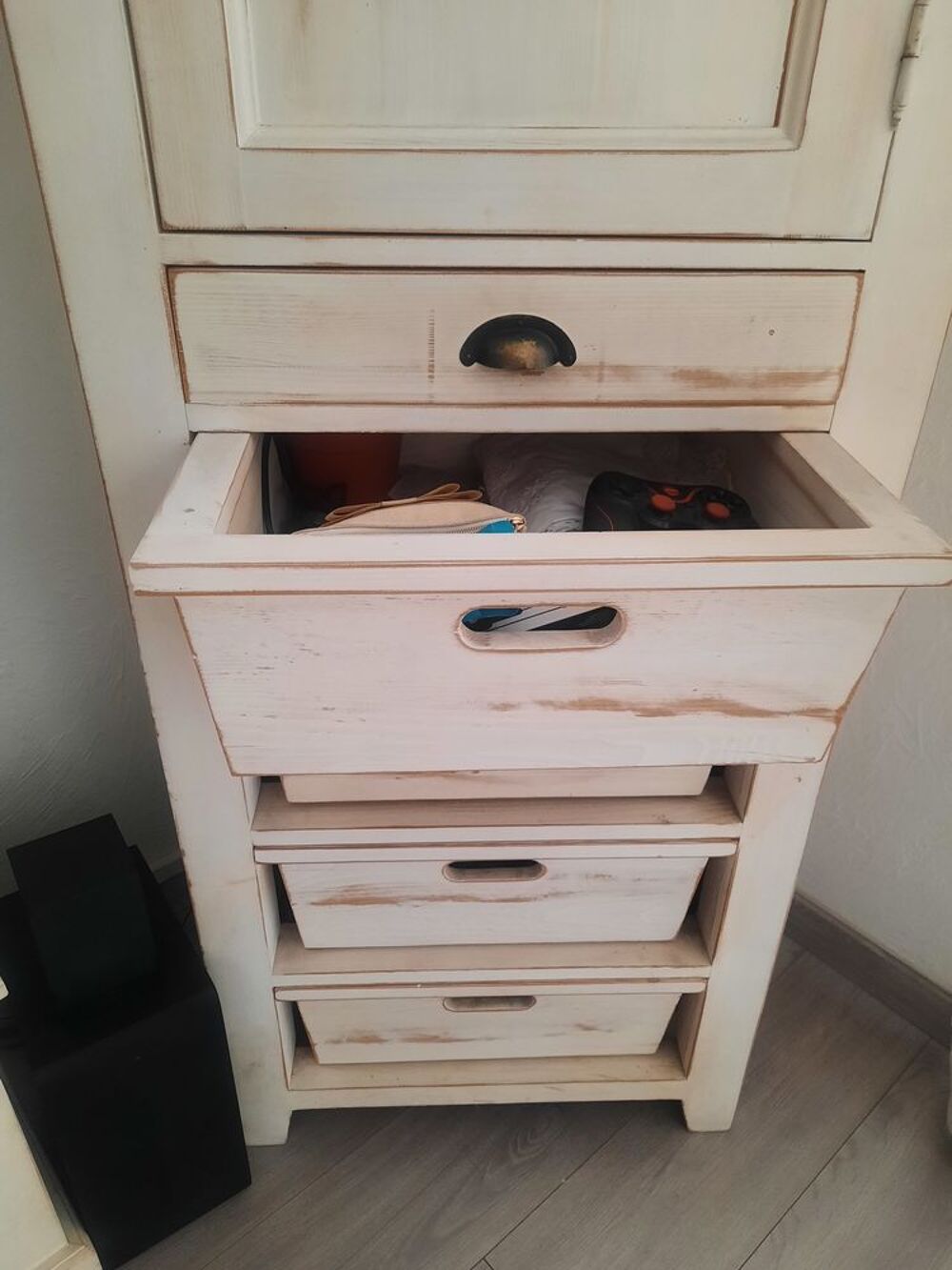Meuble chiffonnier en bois blanc vieilli Meubles
