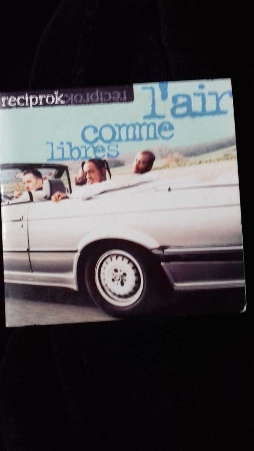 UN CD DEMUSIQUE POPULAIRE CD et vinyles