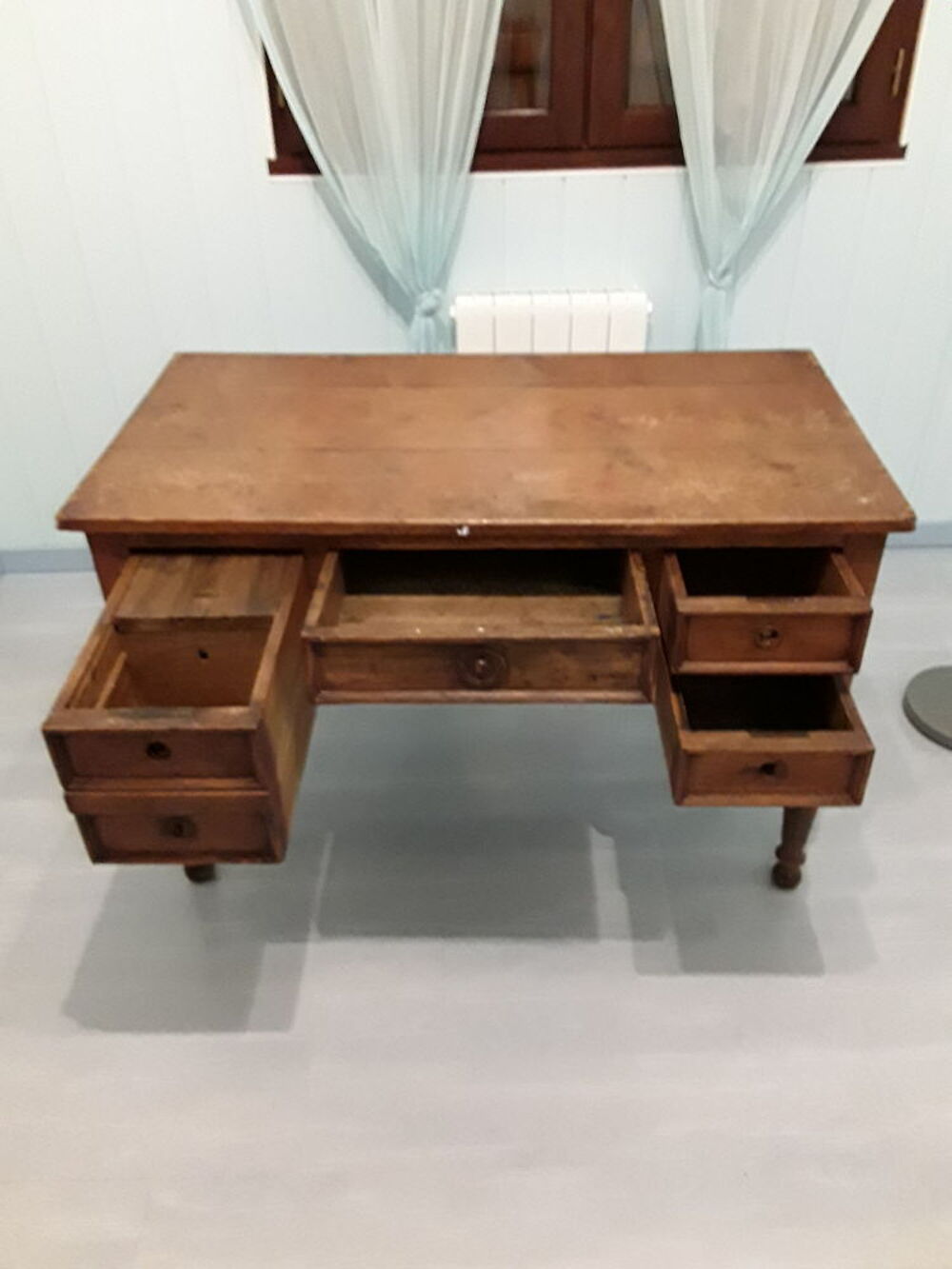 Bureau ann&eacute;e 1900. Meubles