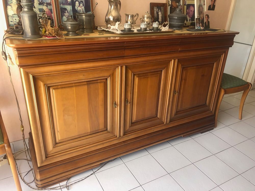Salle &agrave; manger; buffet et table (avec deux rallonges) Meubles