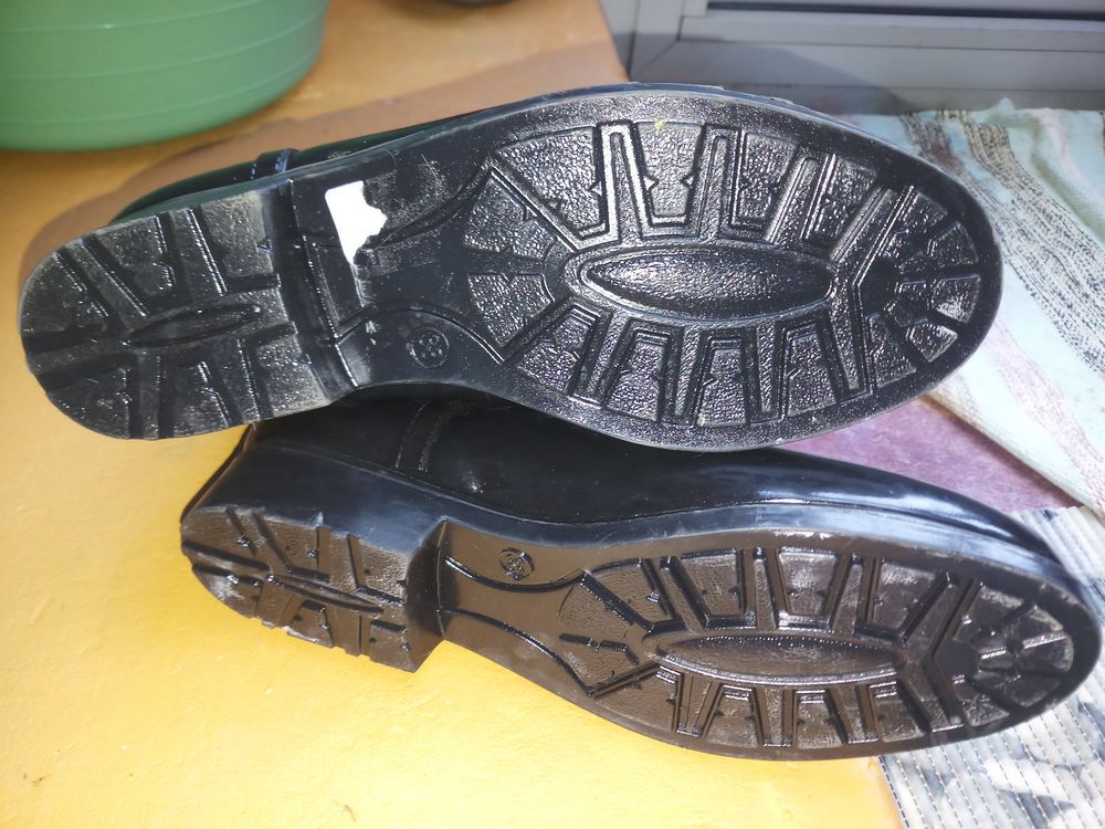 Bonjour 
bottines neuves pt: 38 Chaussures