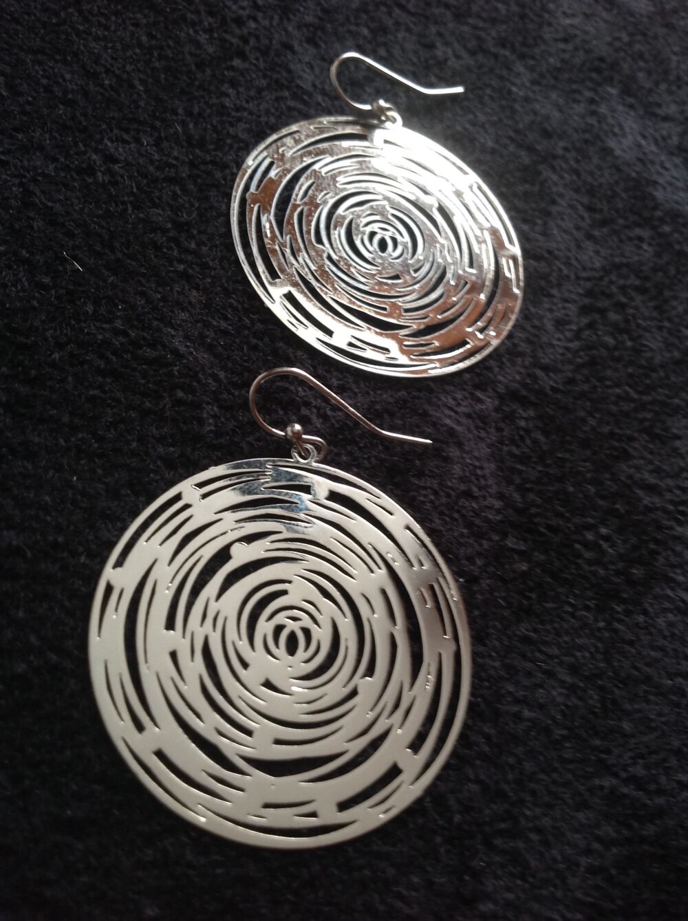 BOUCLES OREILLES ARGENT&Eacute;E CERCLES CROIS&Eacute;S Envoi Possible
Bijoux et montres