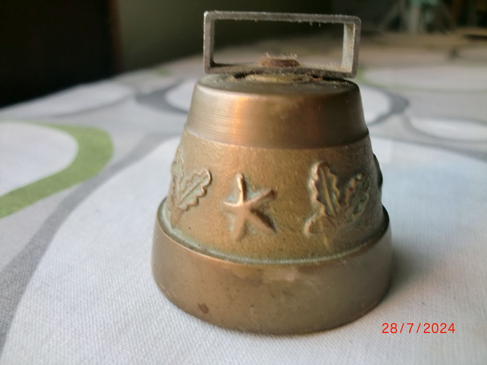 petite cloche en bronze ou laiton 