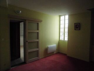 Location Appartement Appartement T3 rénové dans un immeuble classé 
