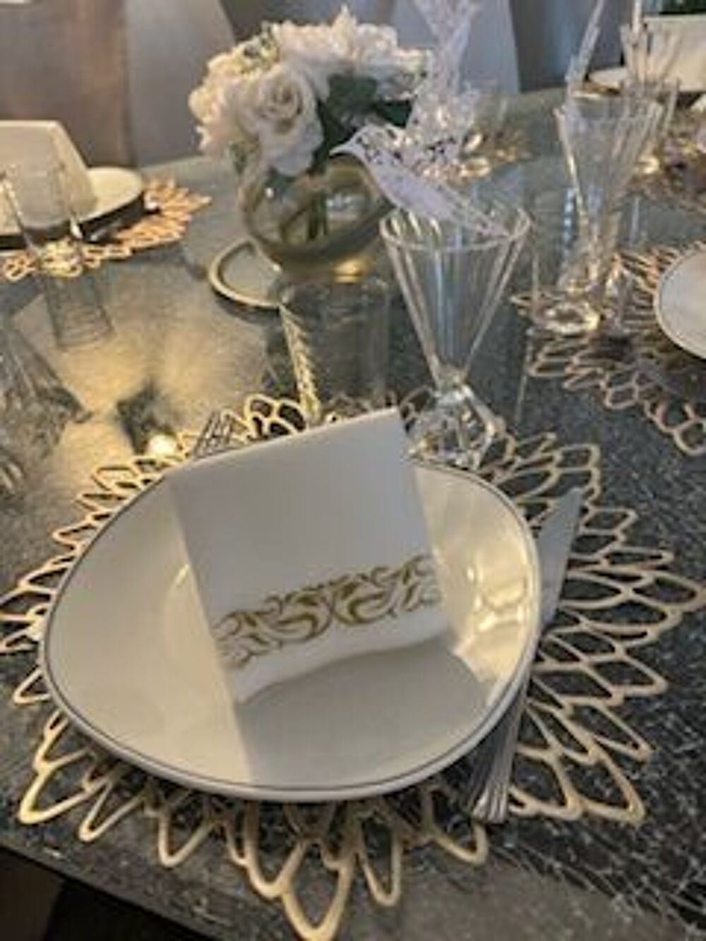 TABLE TABARLY LE VOILIER + 12 CHAISES
Meubles