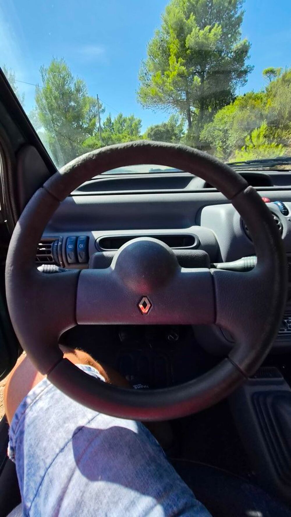 Twingo 1.2i 1994 occasion 83600 Fr&eacute;jus