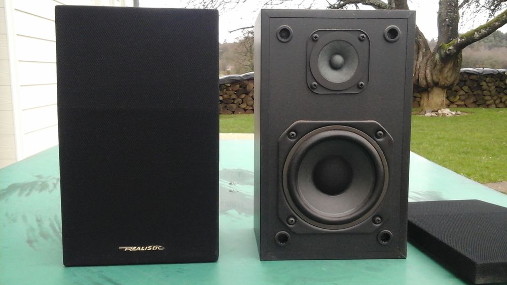 2 Anceintes de marque R&Eacute;ALISTIC Audio et hifi