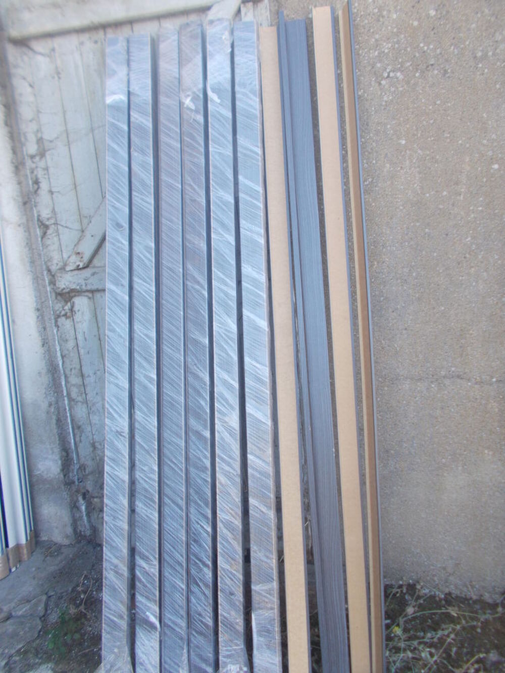 35 lame angle gris neuve 2.20x7cm faire prix Meubles